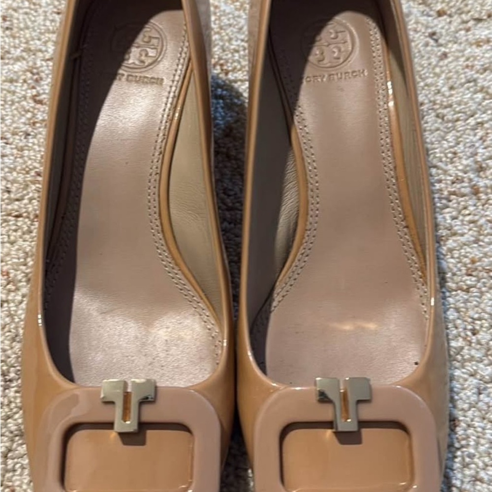 Tory Burch Beige Patent Leather Heels